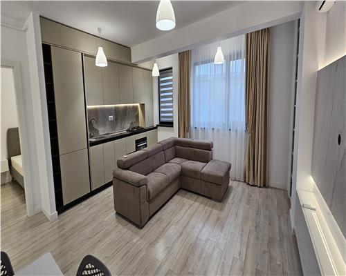 Apartament  cu 2 camere de lux , 58 mp , et 3 din 10