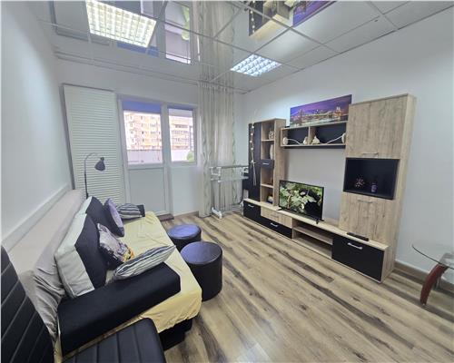 Hala Centrala, et 2, Apartament 2 cam decomandat